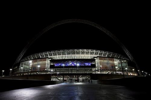 U.K Wembli ( u mraku ).jpg.JPG - U.K, Stadion Wembli - Simbol stadiona ( u mraku )
